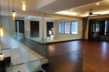 Twin Bungalow (Park 10-15 cars, Guardhouse) 