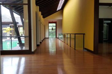 Kenny Hills - resort style home (16000sf land)