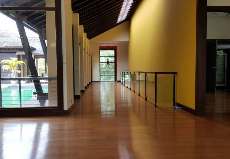 Kenny Hills - resort style home (16000sf land)