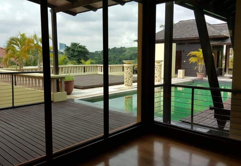 Kenny Hills - resort style home (16000sf land)