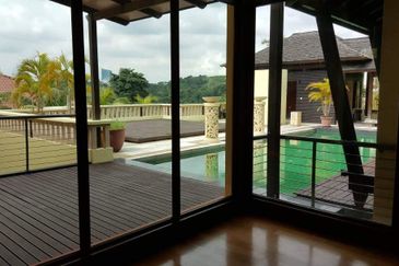 Kenny Hills - resort style home (16000sf land)