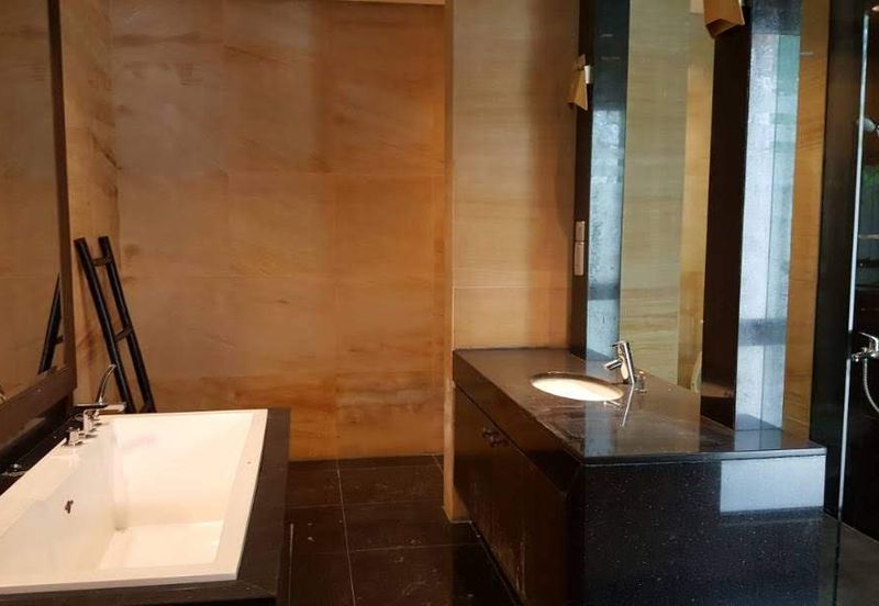 Kenny Hills - resort style home (16000sf land)