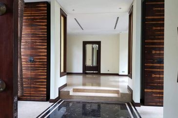 Kenny Hills - resort style home (16000sf land)