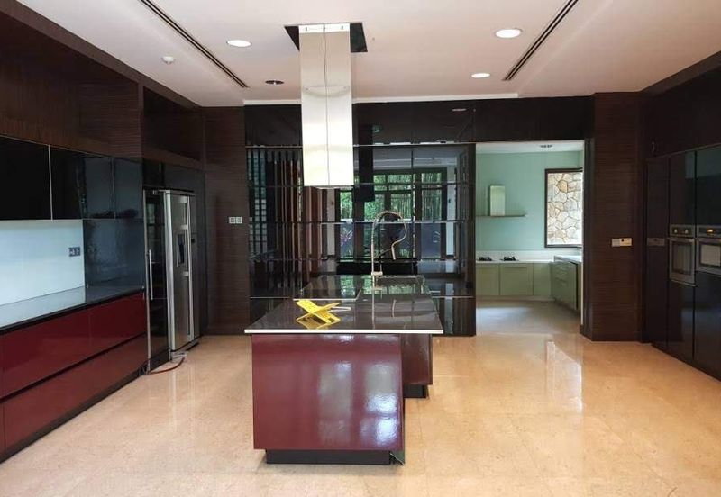 Kenny Hills - resort style home (16000sf land)