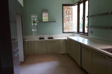 Kenny Hills - resort style home (16000sf land)