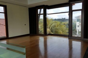 Kenny Hills - resort style home (16000sf land)