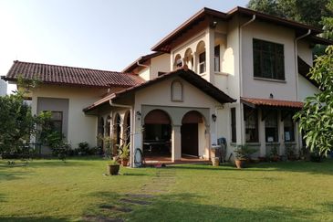 Damansara (15000sf) - Gated, 6 rooms, 5 carpark 