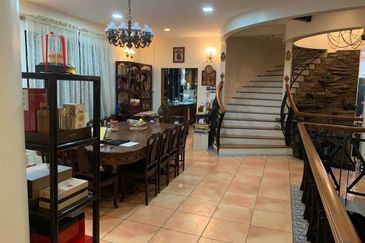 Tropicana Golf - 10000sf land, fish pond