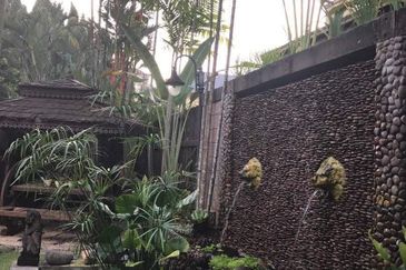 Tropicana Golf - 10000sf land, fish pond