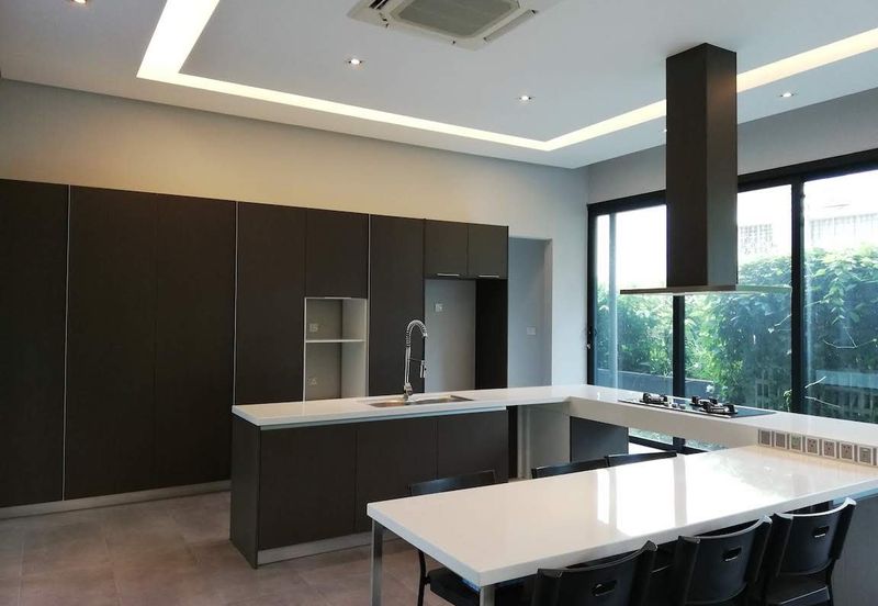 Ampang (Ukay) - guarded road, quiet