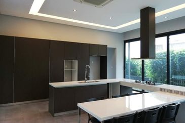 Ampang (Ukay) - guarded road, quiet