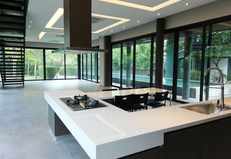 Ampang (Ukay) - guarded road, quiet