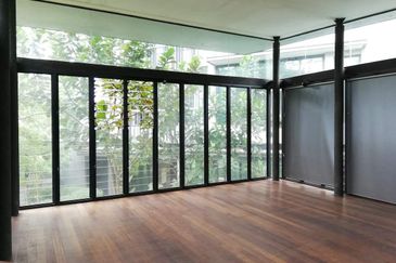 Ampang (Ukay) - guarded road, quiet