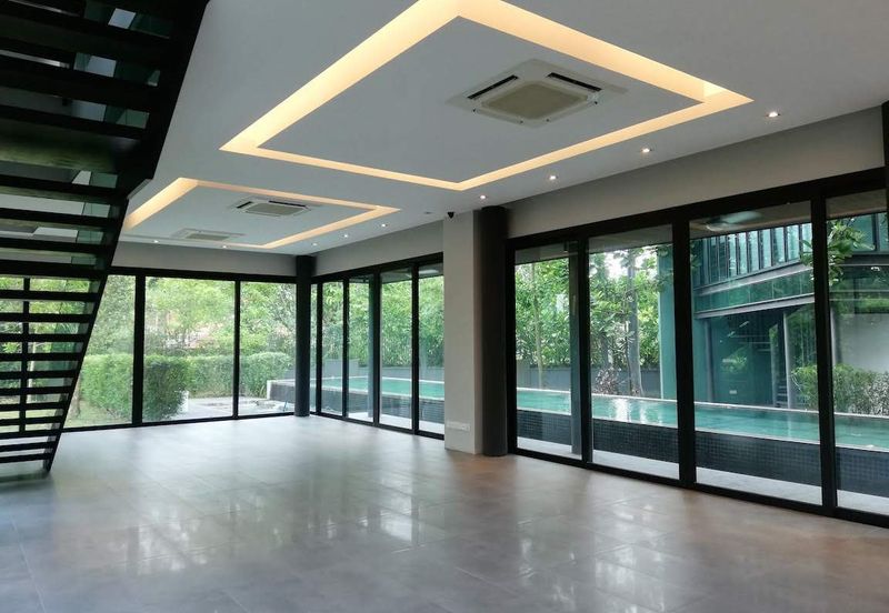 Ampang (Ukay) - guarded road, quiet