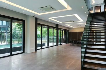 Ampang (Ukay) - guarded road, quiet