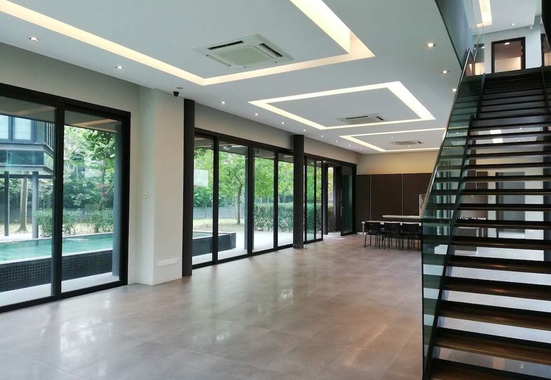 Ampang (Ukay) - guarded road, quiet