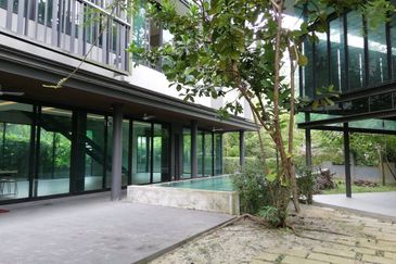 Ampang (Ukay) - guarded road, quiet