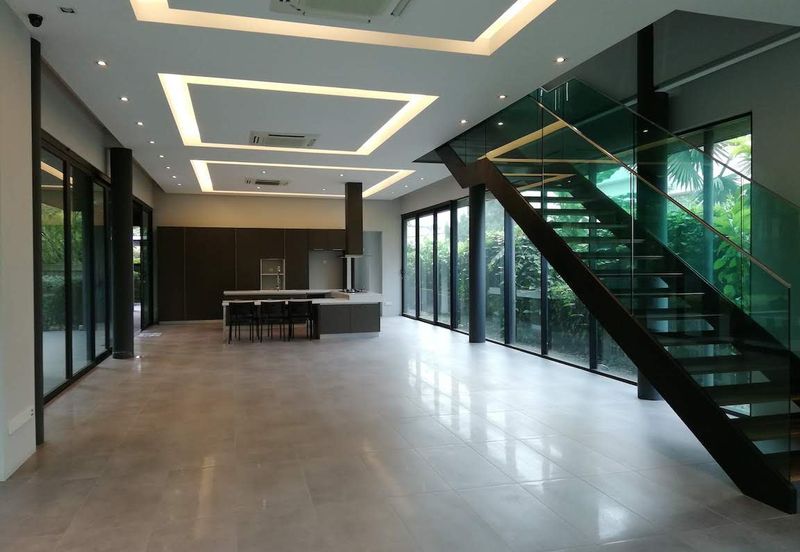 Ampang (Ukay) - guarded road, quiet