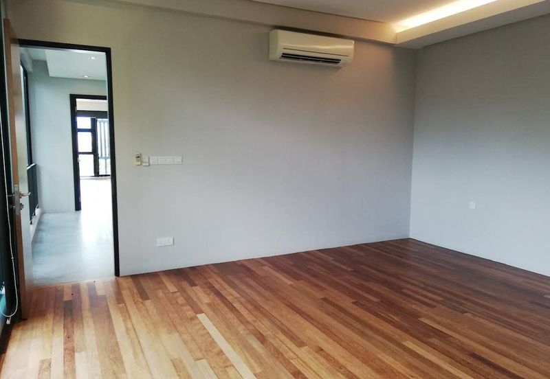 Ampang (Ukay) - guarded road, quiet