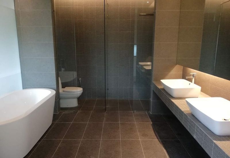 Ampang (Ukay) - guarded road, quiet