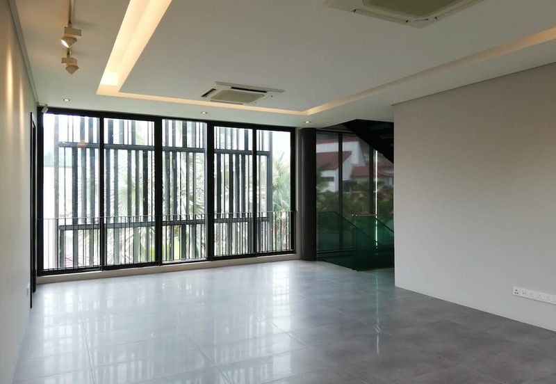 Ampang (Ukay) - guarded road, quiet