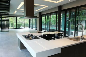 Ampang (Ukay) - Guarded road, freehold (tenanted)