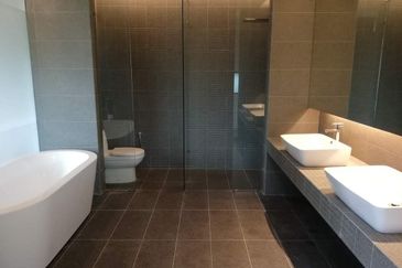 Ampang (Ukay) - Guarded road, freehold (tenanted)