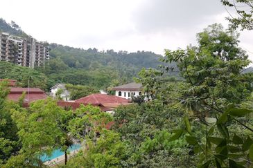 Ampang (Ukay) - Guarded road, freehold (tenanted)