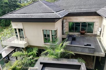 Kenny Hills- Luxury Twin Bungalow (27000sf land)