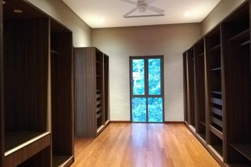 Kenny Hills- Luxury Twin Bungalow (27000sf land)