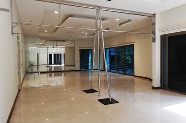 Kenny Hills- Luxury Twin Bungalow (27000sf land)