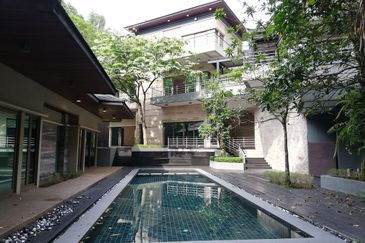 Kenny Hills- Luxury Twin Bungalow (27000sf land)