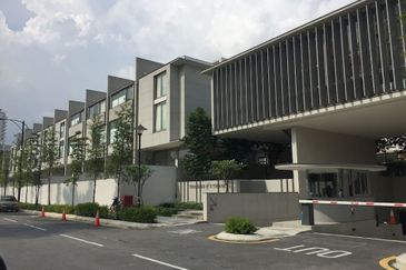 Edge of Uthant - gated, next to ISKL (4700sf)