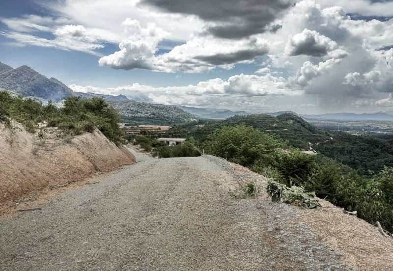 Mountain Peak,Guarded,clubhse,tar road (8 acre)