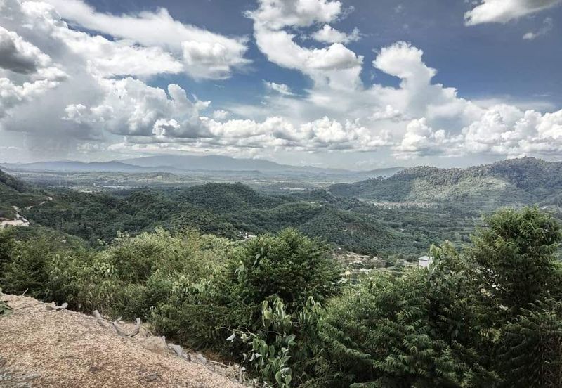 Mountain Peak, Guarded,clubhse, tar road (8 acre)