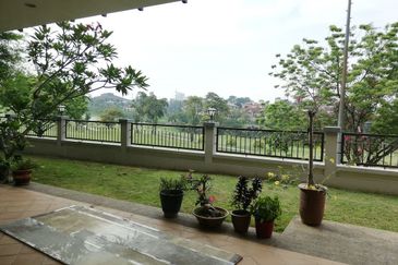 Tropicana Golf - golf view, courtyard home