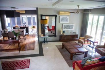 D'Villa - gated, tastefully renovated