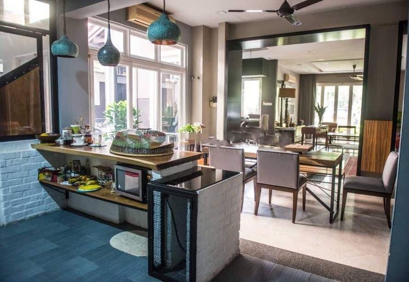 D'Villa - gated, tastefully renovated