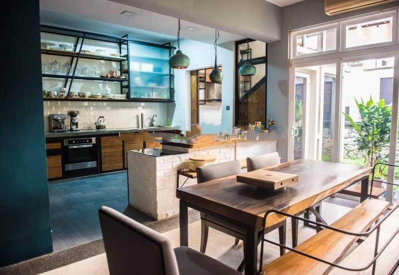 D'Villa - gated, tastefully renovated