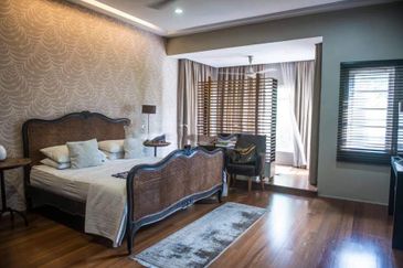 D'Villa - gated, tastefully renovated