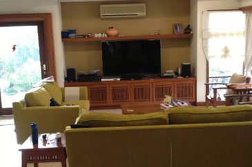 28 Residency - corner with large garden