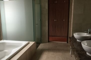 KIARAHILLS - GOOD BUY!! Gated, Type B 