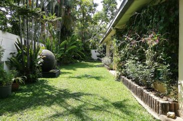 Damansara Heights - GUARDED, corner, nice garden