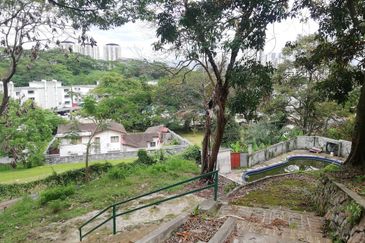 Kenny Hills - [No.8] 36000sf, at the peak