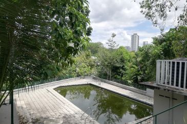 Kenny Hills - [No.8] 36000sf, at the peak