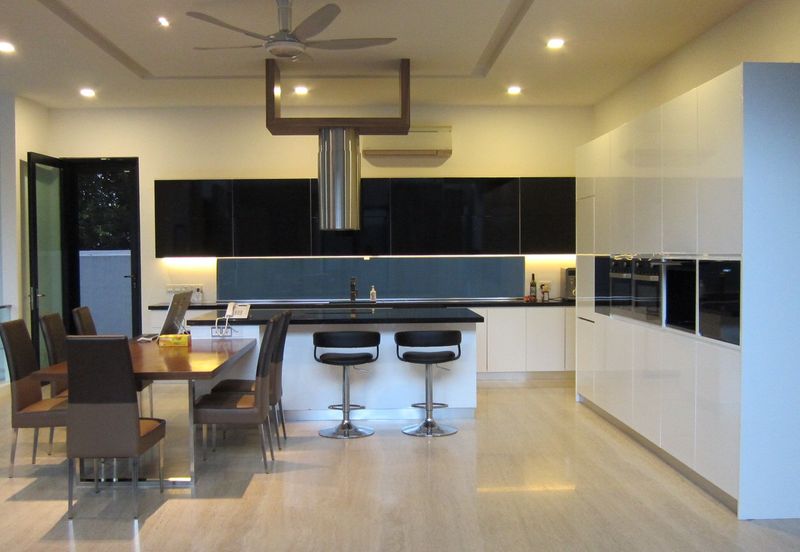 Damansara Heights - Guarded, lift, large ensuite rooms