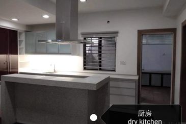 Taman United - 6+2 rooms, 6 carpark