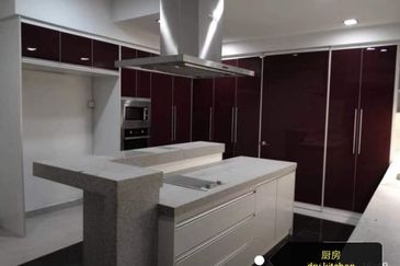 Taman United - 6+2 rooms, 6 carpark