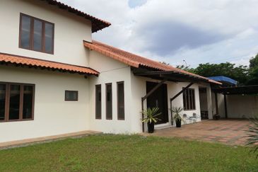 Tropicana Golf- 1.5 storeys (suitable for elderly)