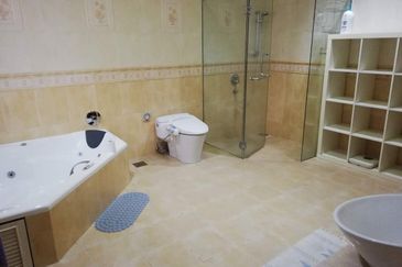 Tropicana Golf- 1.5 storeys (suitable for elderly)